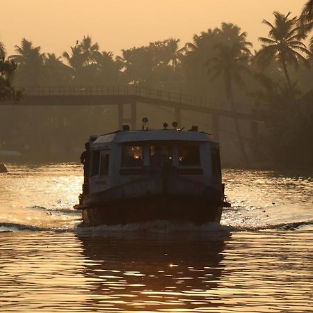 Hotel Marari Houseboat Mararikulam Exterior foto