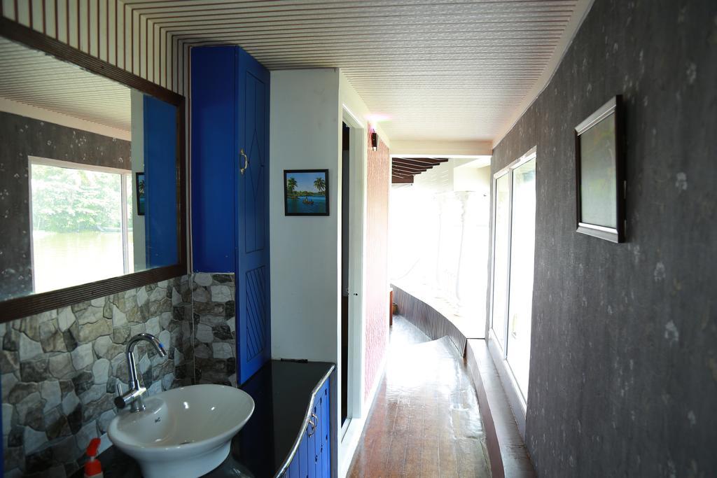 Hotel Marari Houseboat Mararikulam Exterior foto